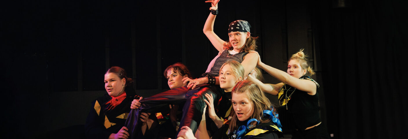 Teatteri II:n Spacing Out -esityksen liikkeellinen kohtaus