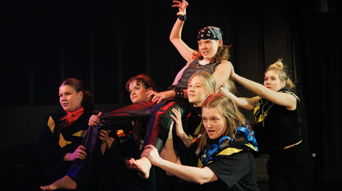 Teatteri II:n Spacing Out -esityksen liikkeellinen kohtaus